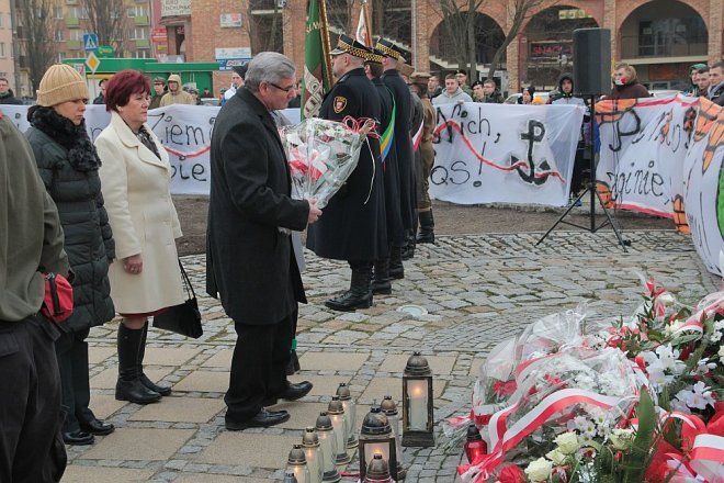 Miejskie obchody Narodowego Dnia Pamięci Żołnierzy Wyklętych [01.03.2015] - zdjęcie #145 - eOstroleka.pl