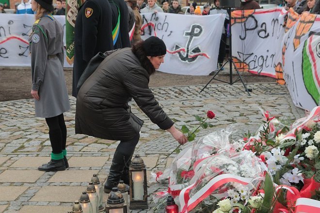 Miejskie obchody Narodowego Dnia Pamięci Żołnierzy Wyklętych [01.03.2015] - zdjęcie #147 - eOstroleka.pl