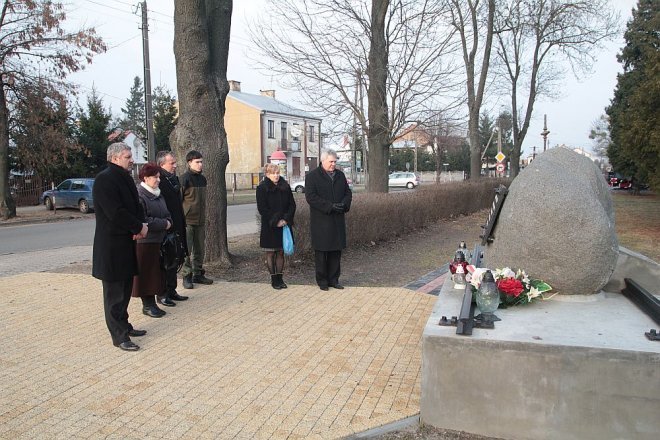 Miejskie obchody Narodowego Dnia Pamięci Żołnierzy Wyklętych [01.03.2015] - zdjęcie #185 - eOstroleka.pl