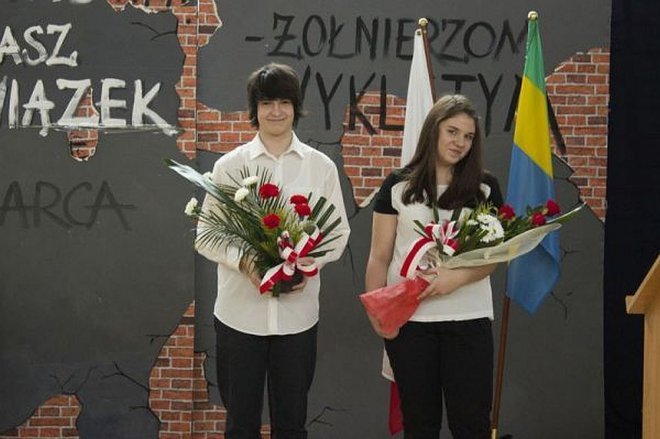 „Pamiętać – to nasz obowiązek” - uroczystości na cześć „Inki” patronki Gimnazjum nr 1 [03.03.2015] - zdjęcie #47 - eOstroleka.pl