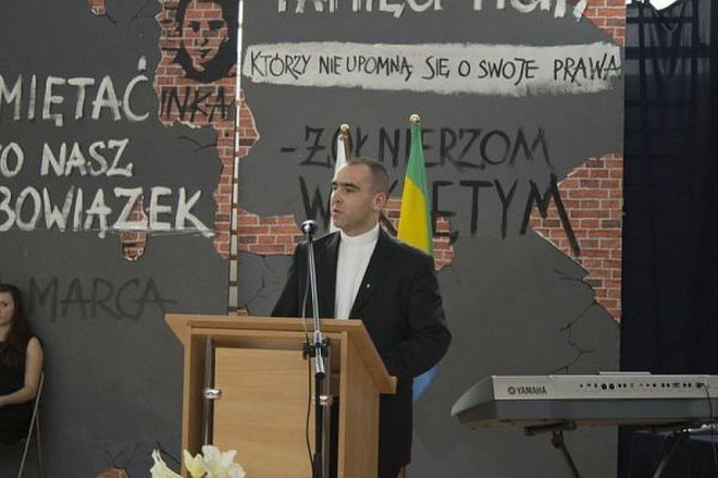 „Pamiętać – to nasz obowiązek” - uroczystości na cześć „Inki” patronki Gimnazjum nr 1 [03.03.2015] - zdjęcie #31 - eOstroleka.pl