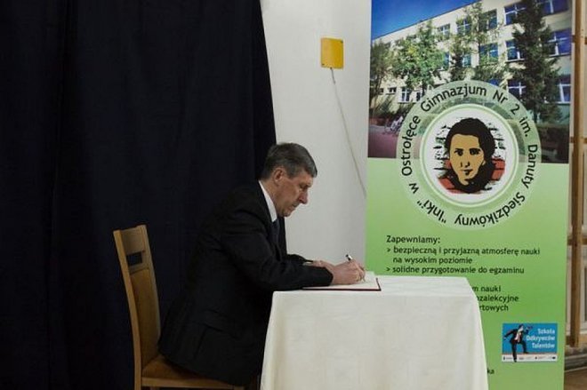 „Pamiętać – to nasz obowiązek” - uroczystości na cześć „Inki” patronki Gimnazjum nr 1 [03.03.2015] - zdjęcie #14 - eOstroleka.pl