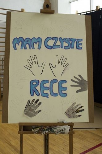 „Pamiętać – to nasz obowiązek” - uroczystości na cześć „Inki” patronki Gimnazjum nr 1 [03.03.2015] - zdjęcie #1 - eOstroleka.pl