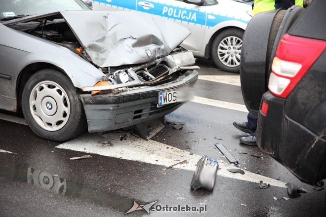 Ostrołęka: Wypadek na I AWP. Jedna osoba trafiła do szpitala [ZDJĘCIA] - zdjęcie #3 - eOstroleka.pl
