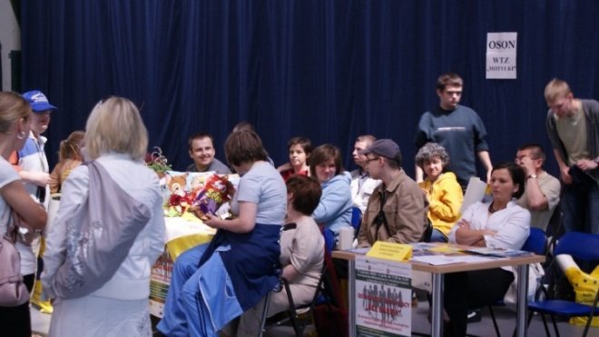 Ostrołęckie Targi Pracy Bez Barier (17.06.2009) - zdjęcie #16 - eOstroleka.pl