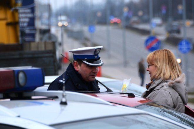 Kwiaty i kursy doszkalające z bezpiecznej jazdy na Dzień Kobiet [08.03.2015] - zdjęcie #5 - eOstroleka.pl