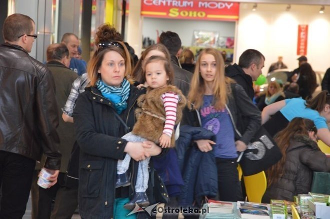 Dzień Kobiet w Galerii Bursztynowej [08.03.2015] - zdjęcie #48 - eOstroleka.pl