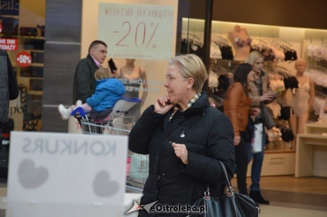 Dzień Kobiet w Galerii Bursztynowej [08.03.2015] - zdjęcie #44 - eOstroleka.pl