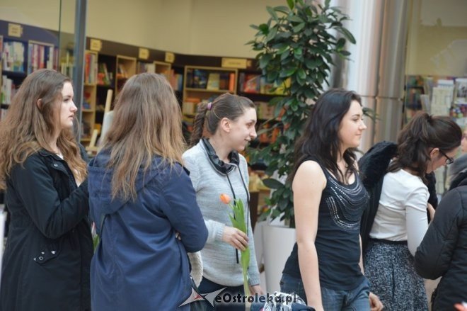 Dzień Kobiet w Galerii Bursztynowej [08.03.2015] - zdjęcie #39 - eOstroleka.pl