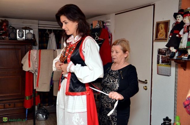 Strój kurpiowski dla Miss Polski - zdjęcie #3 - eOstroleka.pl