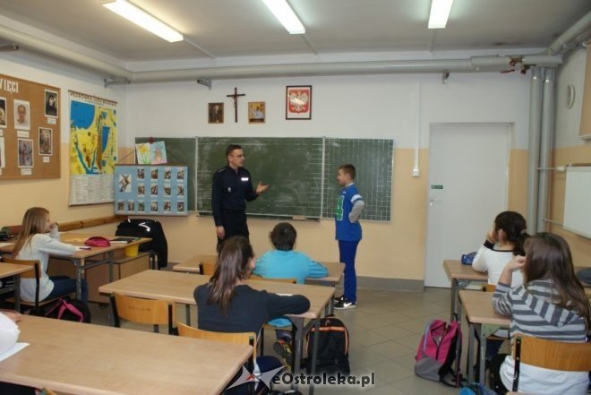 O bezpieczeństwie z uczniami Szkoły Podstawowej w Olszewo-Borkach [12.03.2015] - zdjęcie #4 - eOstroleka.pl