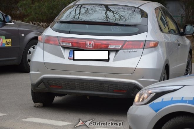 Honda blokowała ruch przy ul. Konopnickiej [13.03.2015] - zdjęcie #7 - eOstroleka.pl