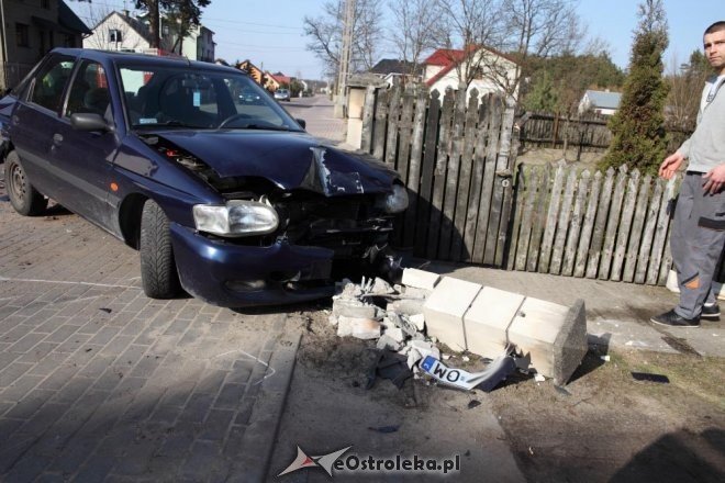 Ostrołęka: Wypadek na Padlewskiego. Dwie osoby trafiły do szpitala [16.03.2015] - zdjęcie #14 - eOstroleka.pl