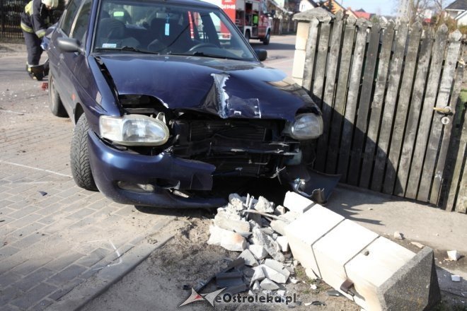 Ostrołęka: Wypadek na Padlewskiego. Dwie osoby trafiły do szpitala [16.03.2015] - zdjęcie #12 - eOstroleka.pl