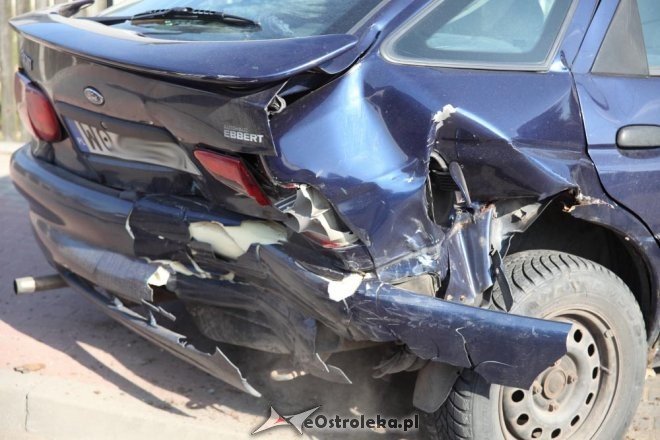 Ostrołęka: Wypadek na Padlewskiego. Dwie osoby trafiły do szpitala [16.03.2015] - zdjęcie #11 - eOstroleka.pl