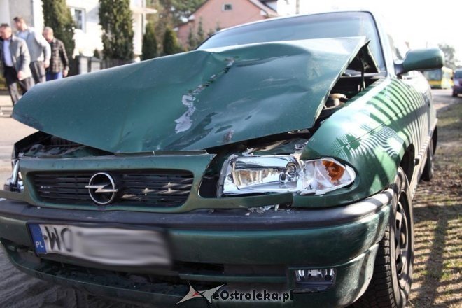 Ostrołęka: Wypadek na Padlewskiego. Dwie osoby trafiły do szpitala [16.03.2015] - zdjęcie #7 - eOstroleka.pl