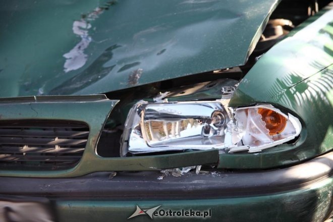 Ostrołęka: Wypadek na Padlewskiego. Dwie osoby trafiły do szpitala [16.03.2015] - zdjęcie #5 - eOstroleka.pl