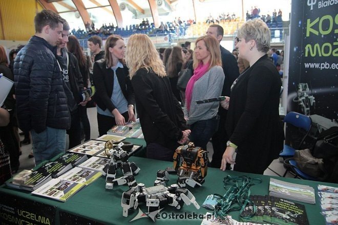 IX Młodzieżowe Targi Edukacji i Pracy w Ostrołęce [19.03.2015] - zdjęcie #57 - eOstroleka.pl