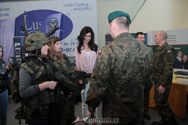 IX Młodzieżowe Targi Edukacji i Pracy w Ostrołęce [19.03.2015] - zdjęcie #35 - eOstroleka.pl