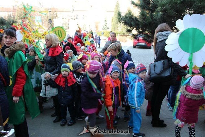 Przedszkolaki z Ostrołęki przyniosły wiosnę do ratusza [ZDJĘCIA] - zdjęcie #4 - eOstroleka.pl