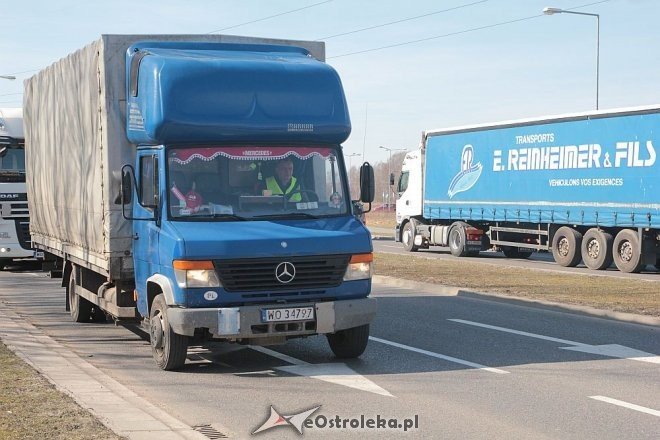 Transportowcy z Ostrołęki przez godzinę blokowali obwodnicę [23.03.2015] - zdjęcie #2 - eOstroleka.pl