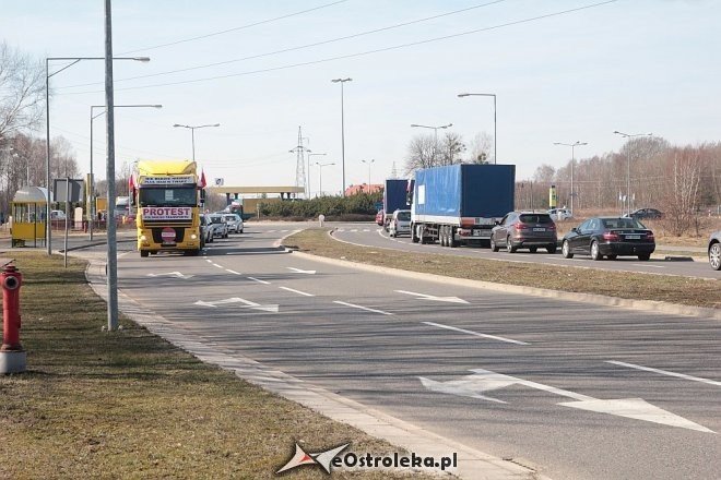 Transportowcy z Ostrołęki przez godzinę blokowali obwodnicę [23.03.2015] - zdjęcie #11 - eOstroleka.pl