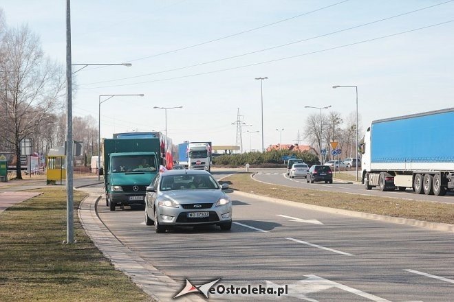 Transportowcy z Ostrołęki przez godzinę blokowali obwodnicę [23.03.2015] - zdjęcie #2 - eOstroleka.pl
