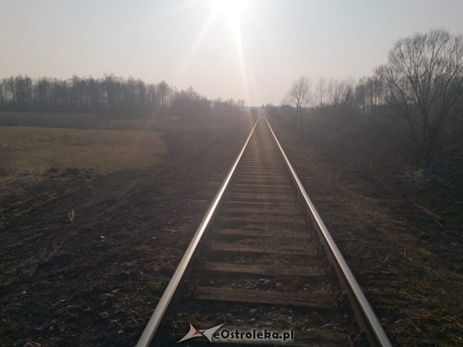 Kleczkowo: Pożar traw wzdłuż torów kolejowych. W akcji gaśniczej użyte zostały samoloty strażackie [25.03.2015] - zdjęcie #1 - eOstroleka.pl