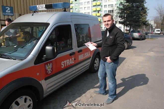Straż miejska zamiast karać zachęcała do rejestracji w bazie danych DKMS dla Amelki i Michała z Ostrołęki [25.03.2015] - zdjęcie #6 - eOstroleka.pl