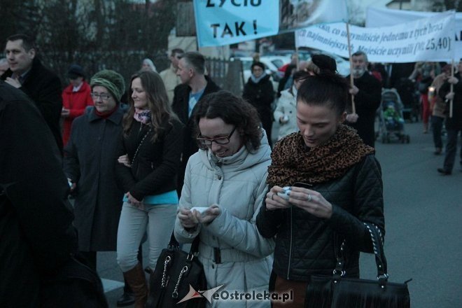 Marsz dla Życia i Rodziny 2015: Setki mieszkańców na ulicach Ostrołęki [ZDJĘCIA] - zdjęcie #41 - eOstroleka.pl