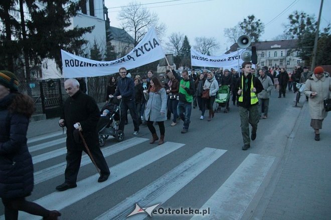 Marsz dla Życia i Rodziny 2015: Setki mieszkańców na ulicach Ostrołęki [ZDJĘCIA] - zdjęcie #70 - eOstroleka.pl