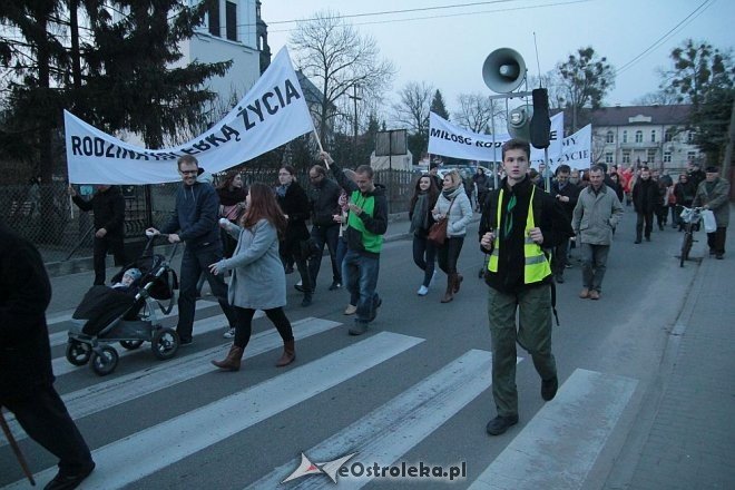 Marsz dla Życia i Rodziny 2015: Setki mieszkańców na ulicach Ostrołęki [ZDJĘCIA] - zdjęcie #42 - eOstroleka.pl