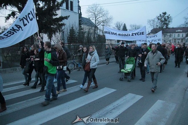 Marsz dla Życia i Rodziny 2015: Setki mieszkańców na ulicach Ostrołęki [ZDJĘCIA] - zdjęcie #44 - eOstroleka.pl
