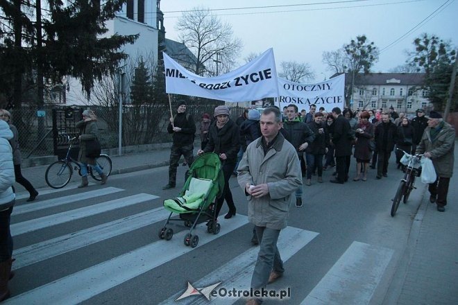 Marsz dla Życia i Rodziny 2015: Setki mieszkańców na ulicach Ostrołęki [ZDJĘCIA] - zdjęcie #46 - eOstroleka.pl