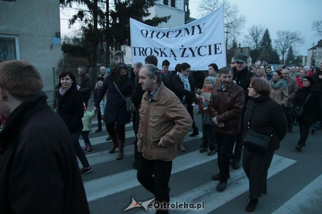 Marsz dla Życia i Rodziny 2015: Setki mieszkańców na ulicach Ostrołęki [ZDJĘCIA] - zdjęcie #49 - eOstroleka.pl