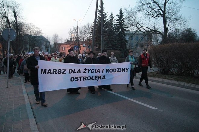 Marsz dla Życia i Rodziny 2015: Setki mieszkańców na ulicach Ostrołęki [ZDJĘCIA] - zdjęcie #25 - eOstroleka.pl