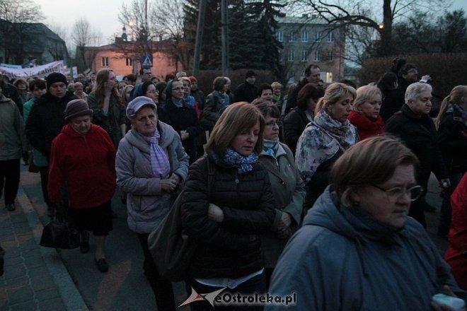 Marsz dla Życia i Rodziny 2015: Setki mieszkańców na ulicach Ostrołęki [ZDJĘCIA] - zdjęcie #57 - eOstroleka.pl