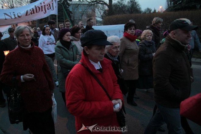 Marsz dla Życia i Rodziny 2015: Setki mieszkańców na ulicach Ostrołęki [ZDJĘCIA] - zdjęcie #32 - eOstroleka.pl