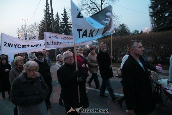 Marsz dla Życia i Rodziny 2015: Setki mieszkańców na ulicach Ostrołęki [ZDJĘCIA] - zdjęcie #15 - eOstroleka.pl