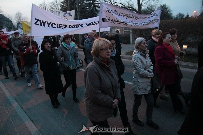 Marsz dla Życia i Rodziny 2015: Setki mieszkańców na ulicach Ostrołęki [ZDJĘCIA] - zdjęcie #96 - eOstroleka.pl