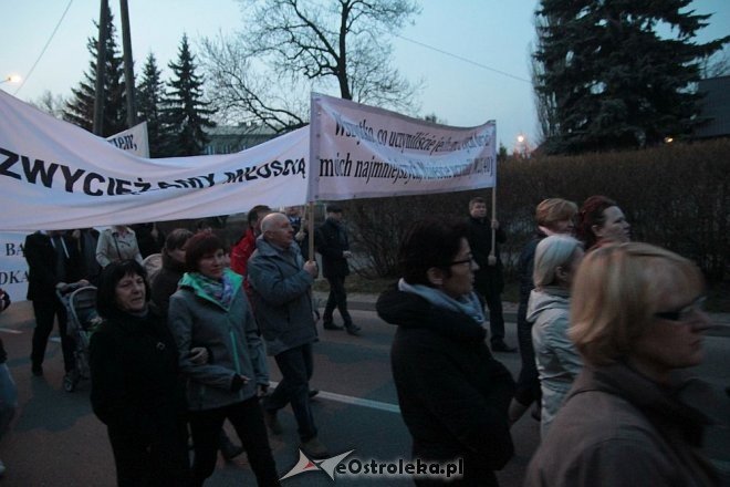 Marsz dla Życia i Rodziny 2015: Setki mieszkańców na ulicach Ostrołęki [ZDJĘCIA] - zdjęcie #12 - eOstroleka.pl