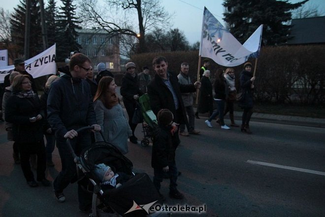 Marsz dla Życia i Rodziny 2015: Setki mieszkańców na ulicach Ostrołęki [ZDJĘCIA] - zdjęcie #6 - eOstroleka.pl