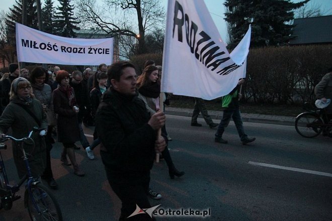 Marsz dla Życia i Rodziny 2015: Setki mieszkańców na ulicach Ostrołęki [ZDJĘCIA] - zdjęcie #72 - eOstroleka.pl