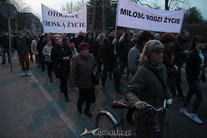 Marsz dla Życia i Rodziny 2015: Setki mieszkańców na ulicach Ostrołęki [ZDJĘCIA] - zdjęcie #75 - eOstroleka.pl