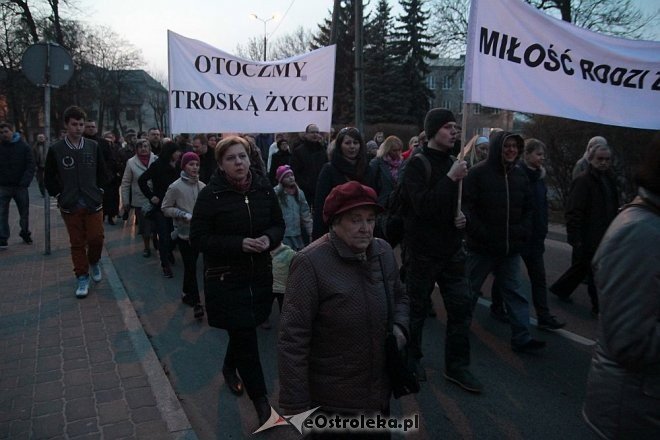 Marsz dla Życia i Rodziny 2015: Setki mieszkańców na ulicach Ostrołęki [ZDJĘCIA] - zdjęcie #78 - eOstroleka.pl