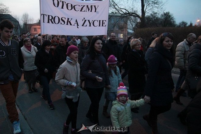 Marsz dla Życia i Rodziny 2015: Setki mieszkańców na ulicach Ostrołęki [ZDJĘCIA] - zdjęcie #27 - eOstroleka.pl