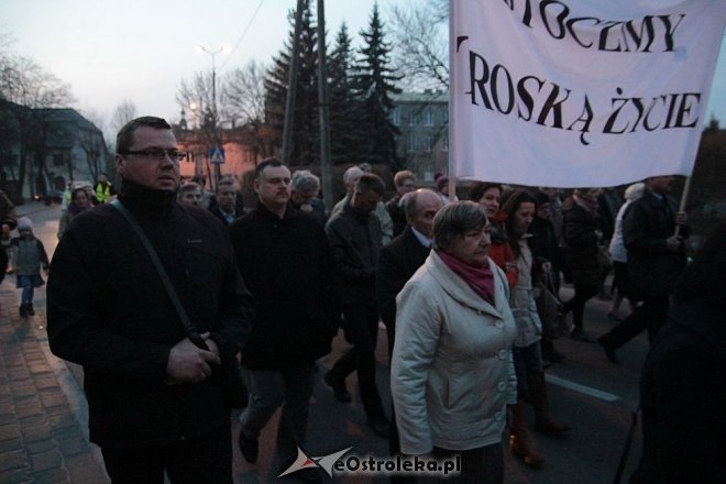 Marsz dla Życia i Rodziny 2015: Setki mieszkańców na ulicach Ostrołęki [ZDJĘCIA] - zdjęcie #86 - eOstroleka.pl