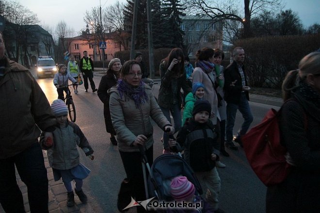 Marsz dla Życia i Rodziny 2015: Setki mieszkańców na ulicach Ostrołęki [ZDJĘCIA] - zdjęcie #16 - eOstroleka.pl