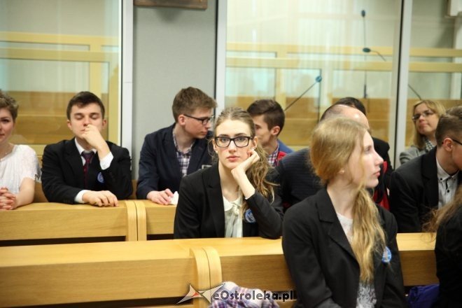 Ostrołęka: Uczniowie II SLO stanęli przed sądem oskarżeni o handel narkotykami [28.03.2015] - zdjęcie #2 - eOstroleka.pl