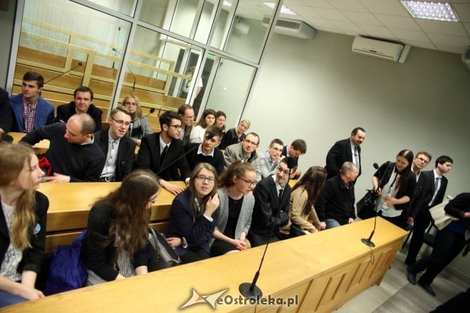 Ostrołęka: Uczniowie II SLO stanęli przed sądem oskarżeni o handel narkotykami [28.03.2015] - zdjęcie #3 - eOstroleka.pl